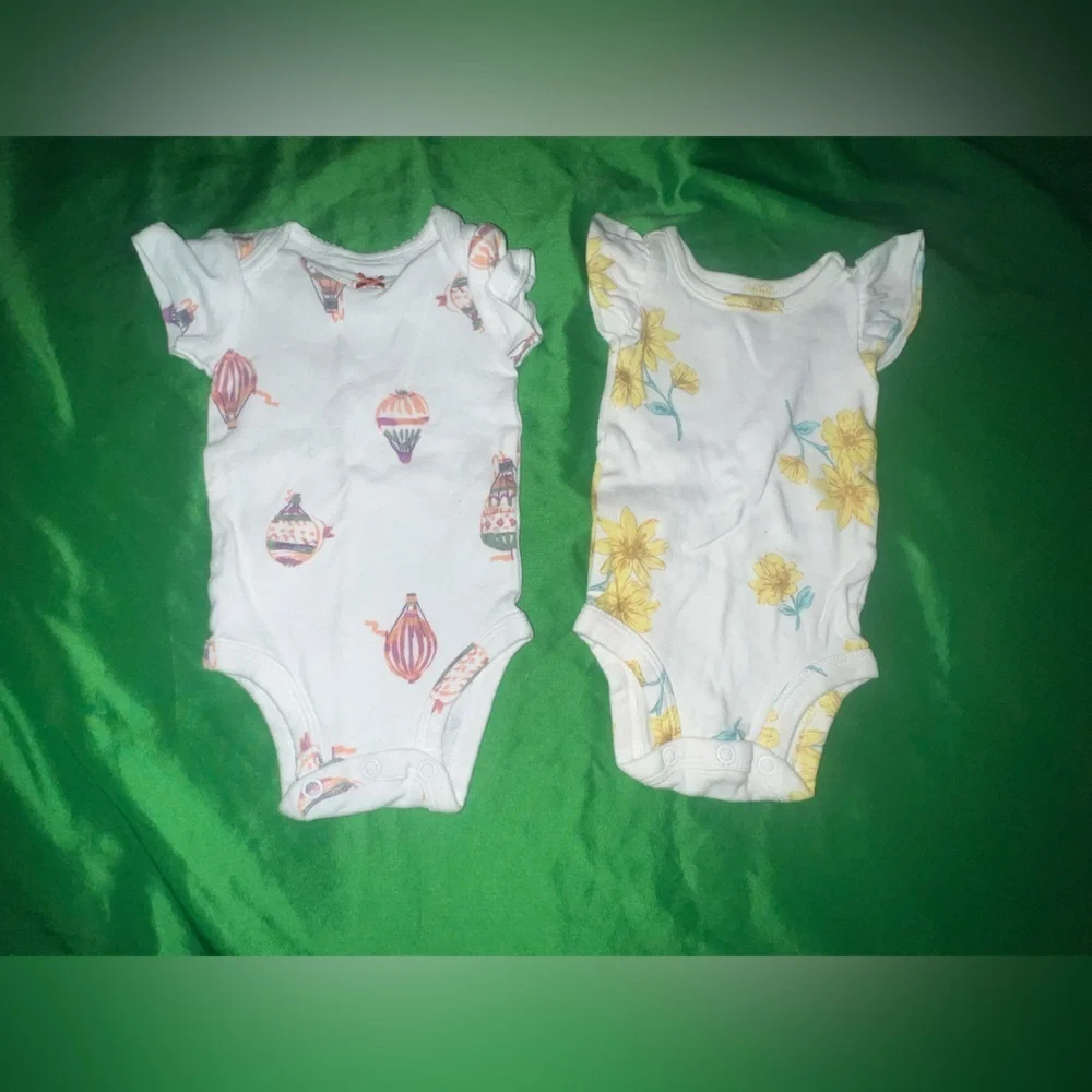 Carter's White Bodysuits with Hot Air Balloons and Yellow Flowers size Newborn
